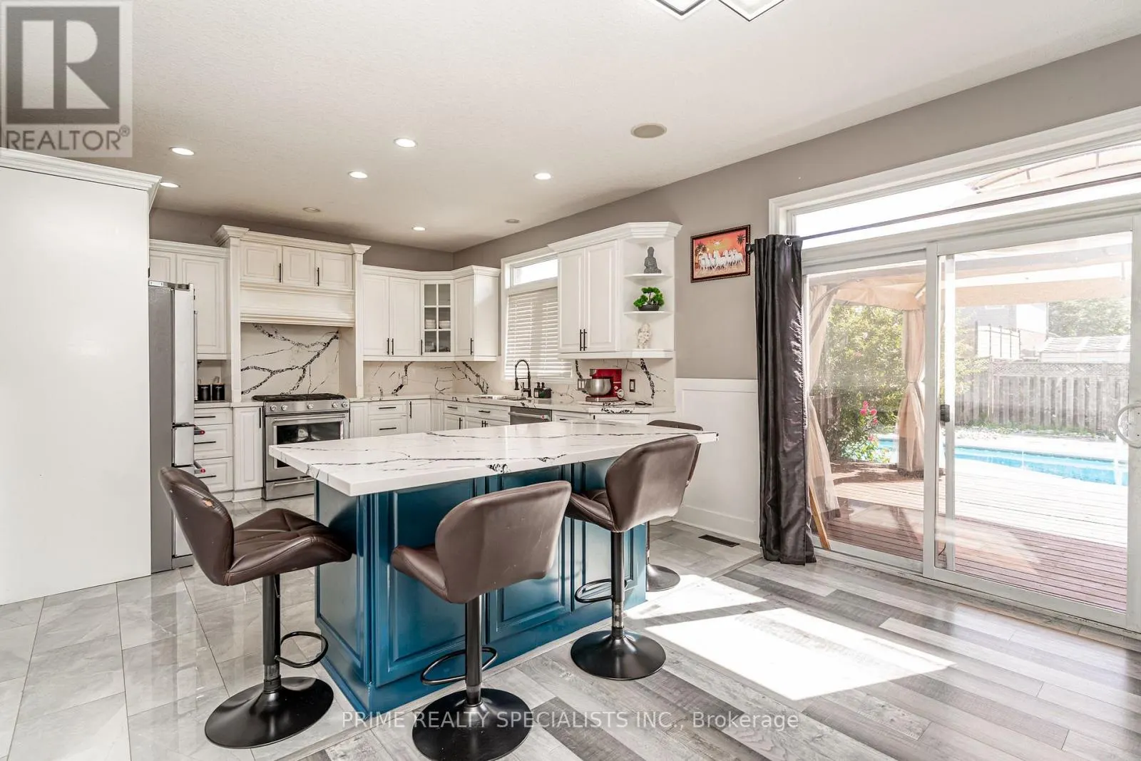 544 LAKEVIEW DRIVE
