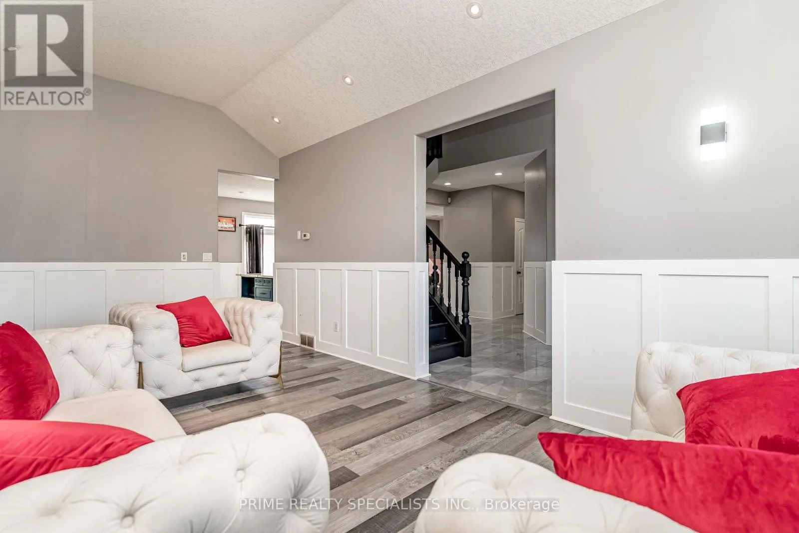 544 LAKEVIEW DRIVE