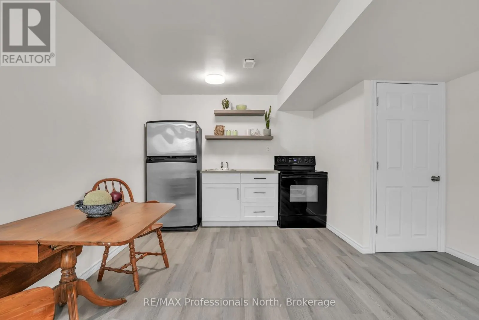 33 WHITEHORN PARK ROAD W