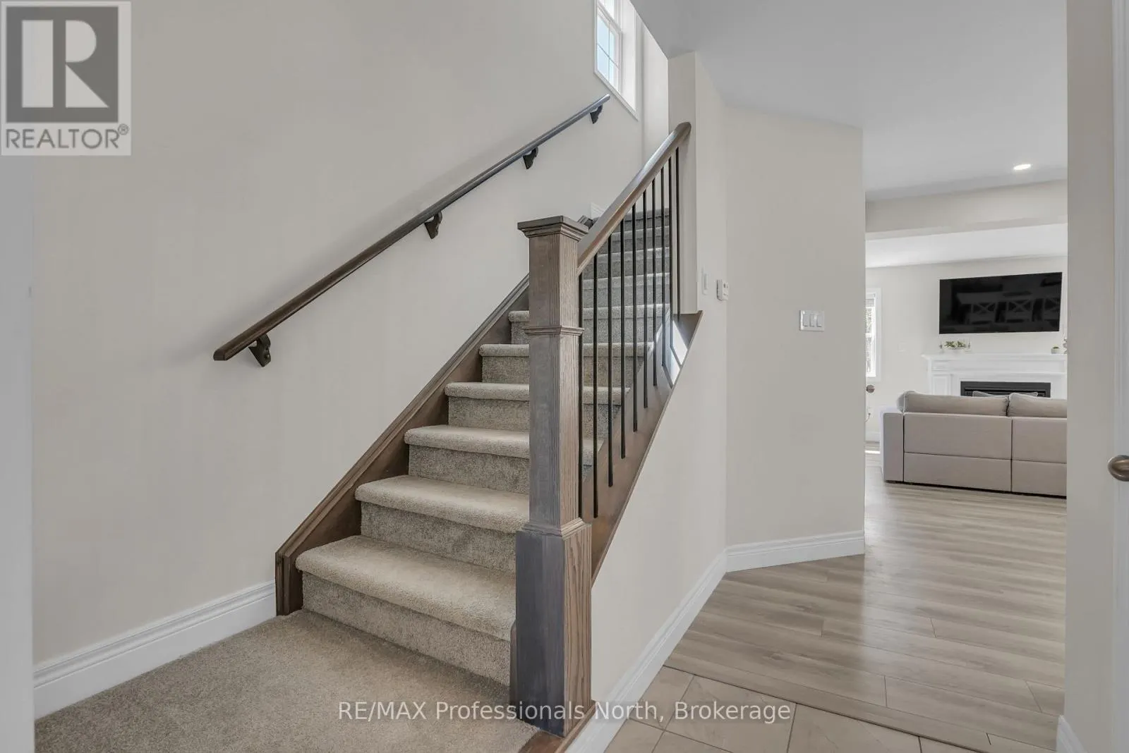 33 WHITEHORN PARK ROAD W