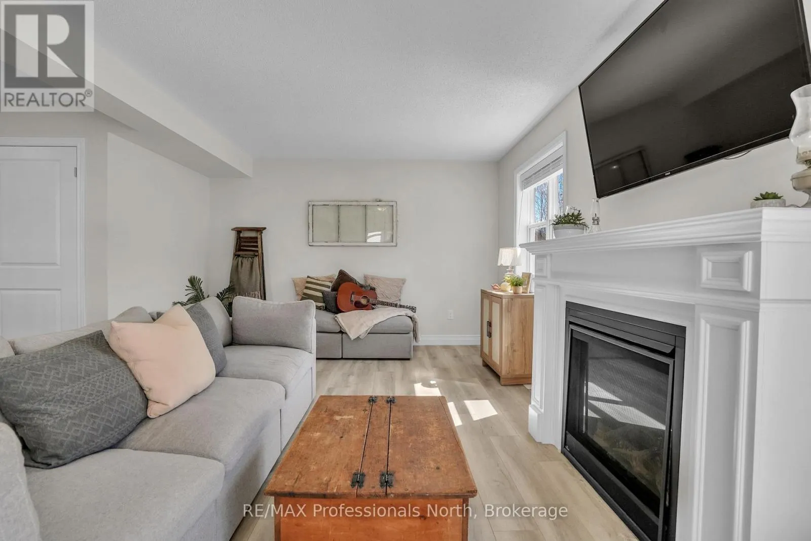 33 WHITEHORN PARK ROAD W