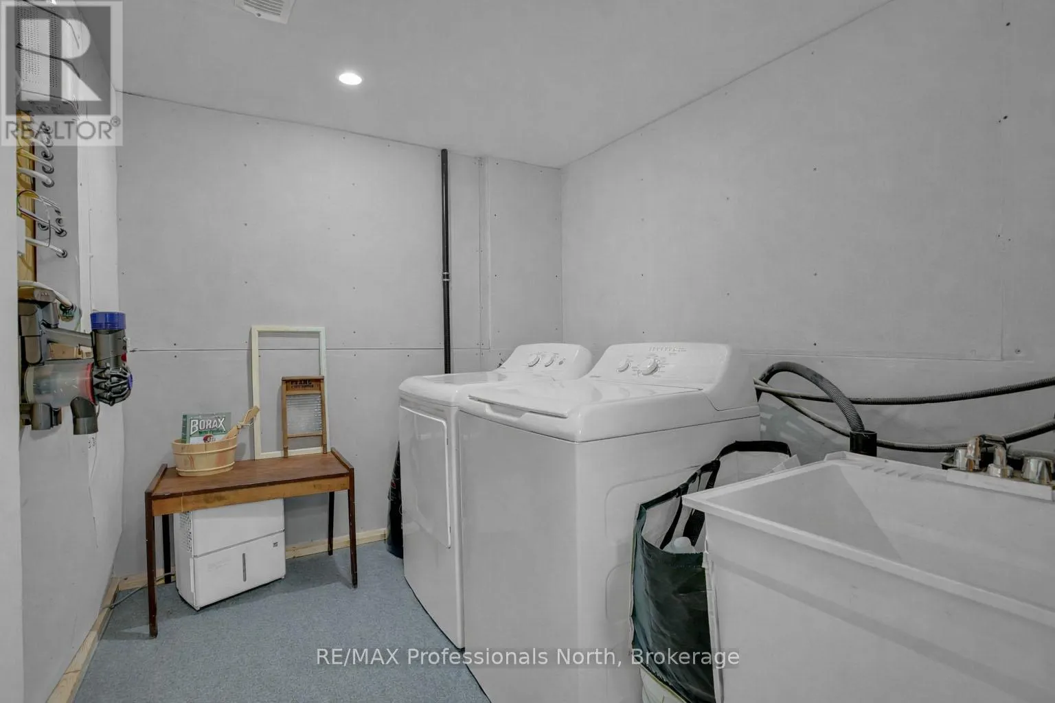 33 WHITEHORN PARK ROAD W