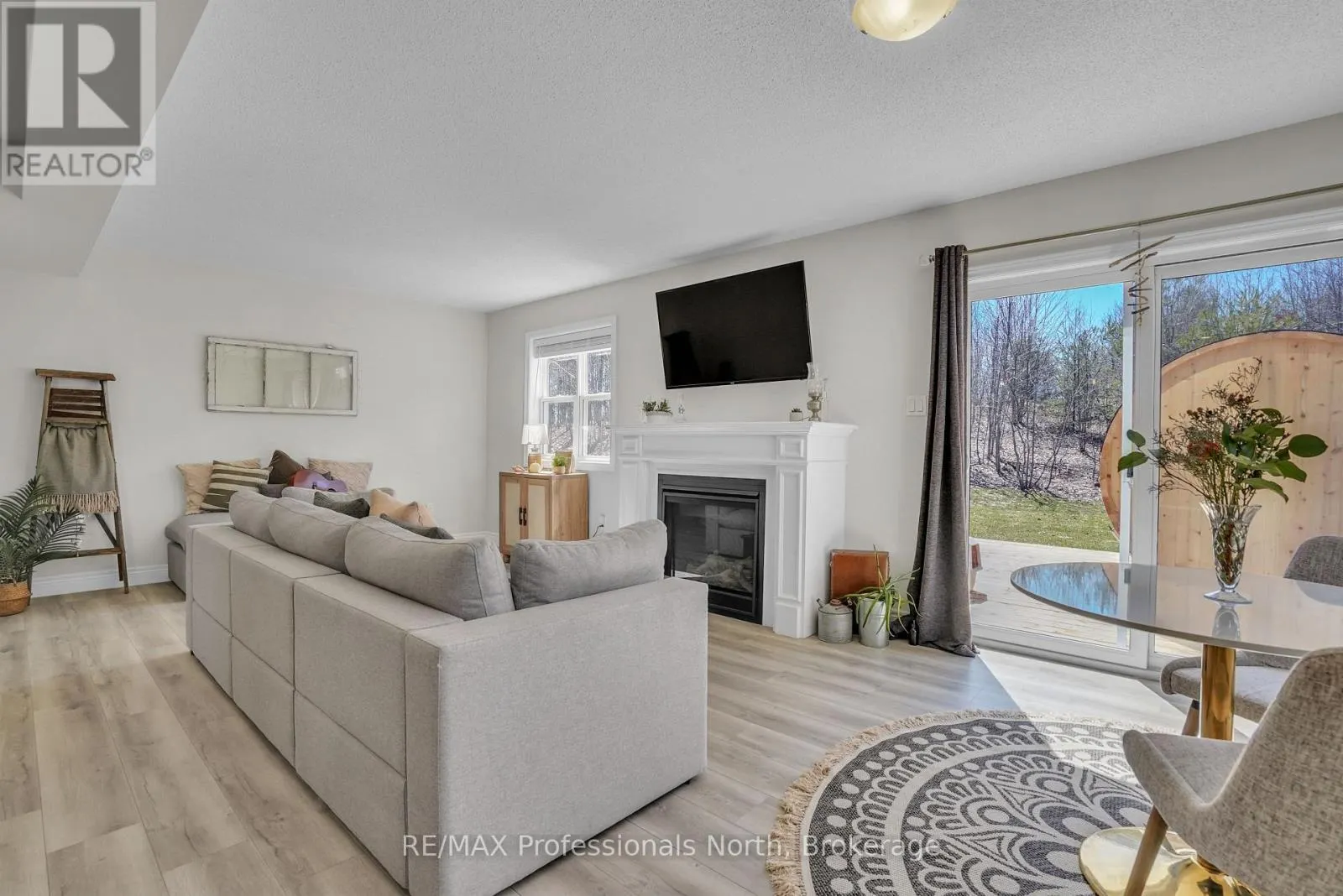 33 WHITEHORN PARK ROAD W