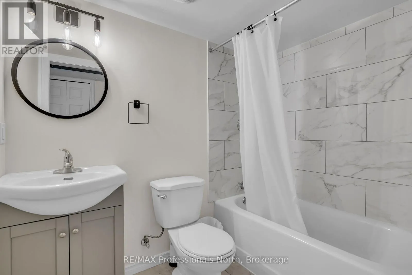 33 WHITEHORN PARK ROAD W