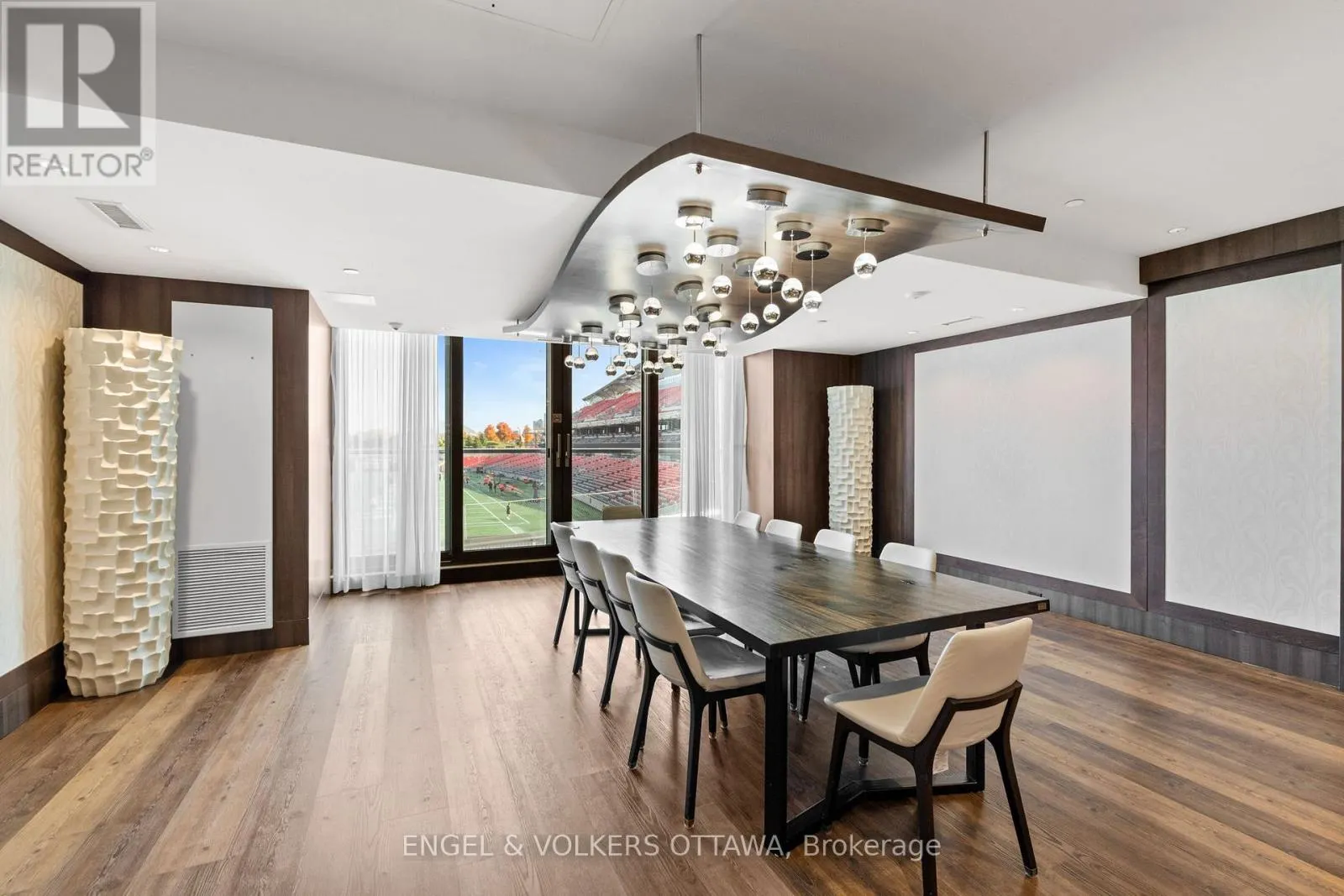 110 - 1035 BANK STREET