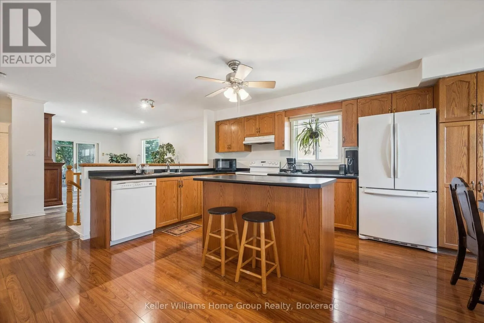 28 PEGLAR CRESCENT