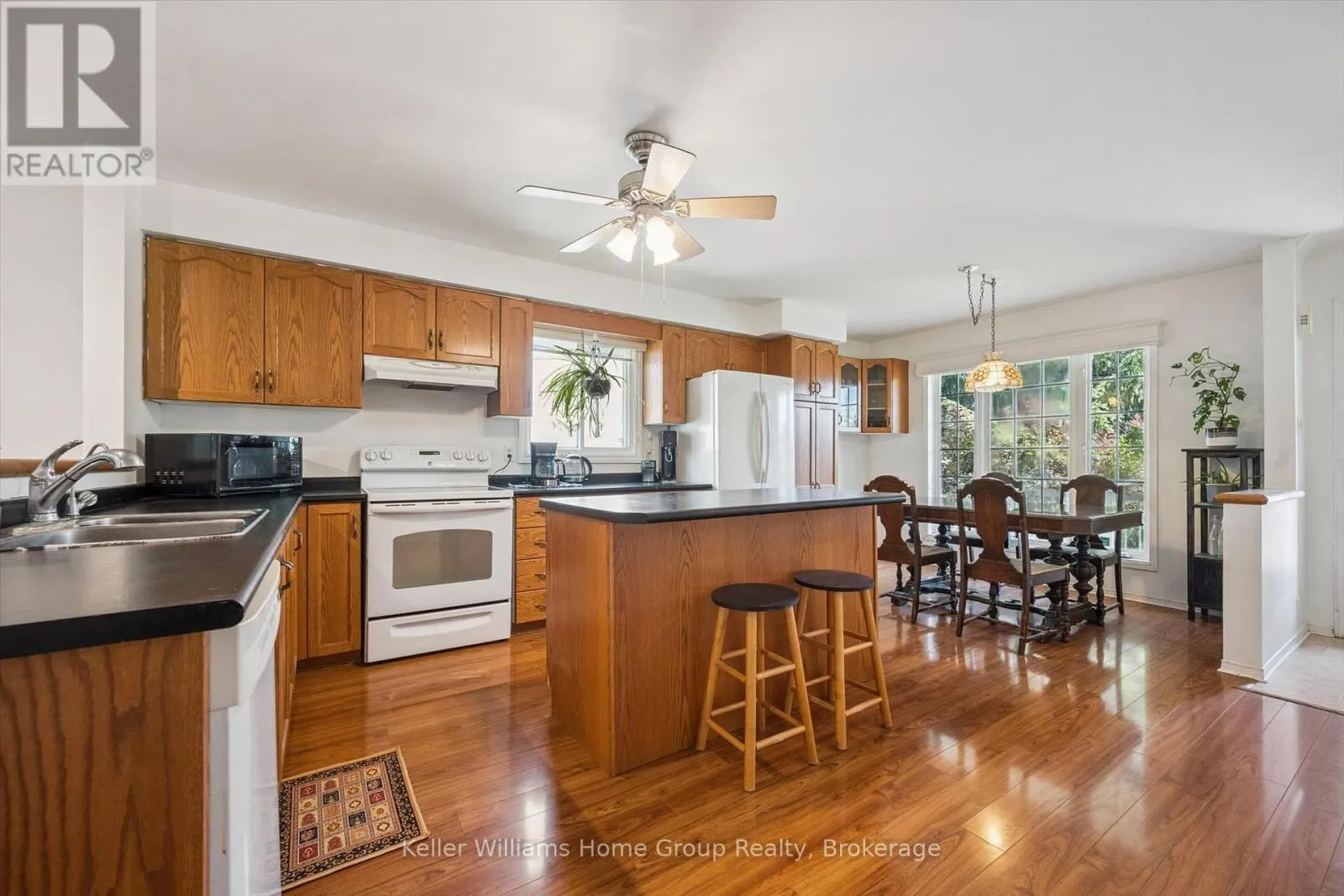 28 PEGLAR CRESCENT