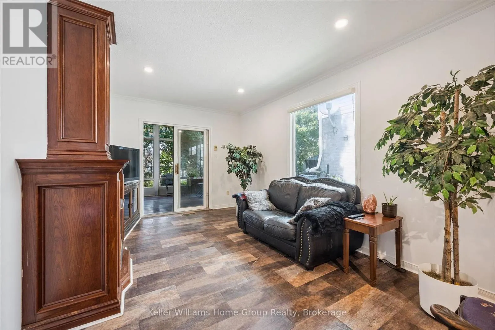 28 PEGLAR CRESCENT