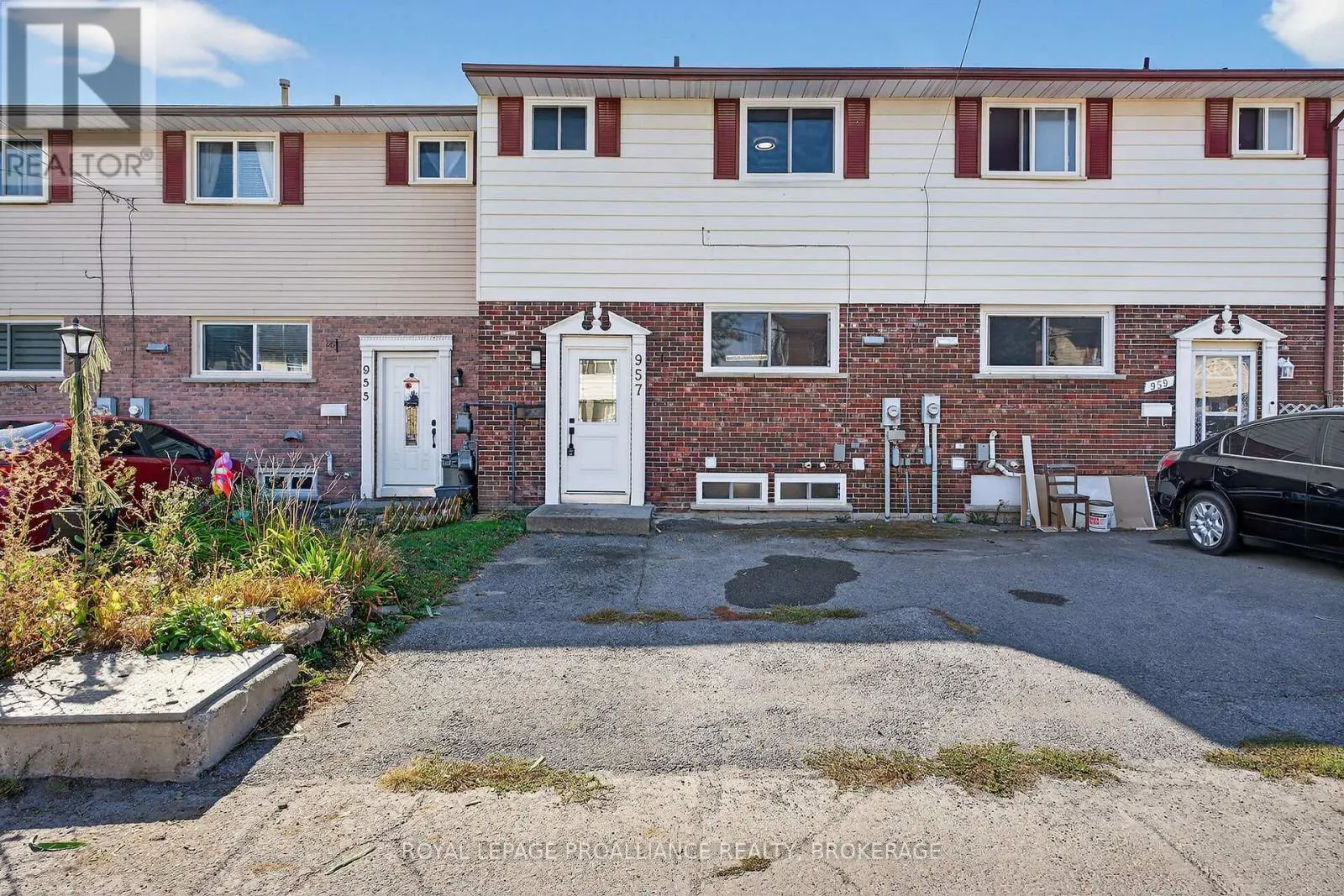 957 OAKVIEW AVENUE