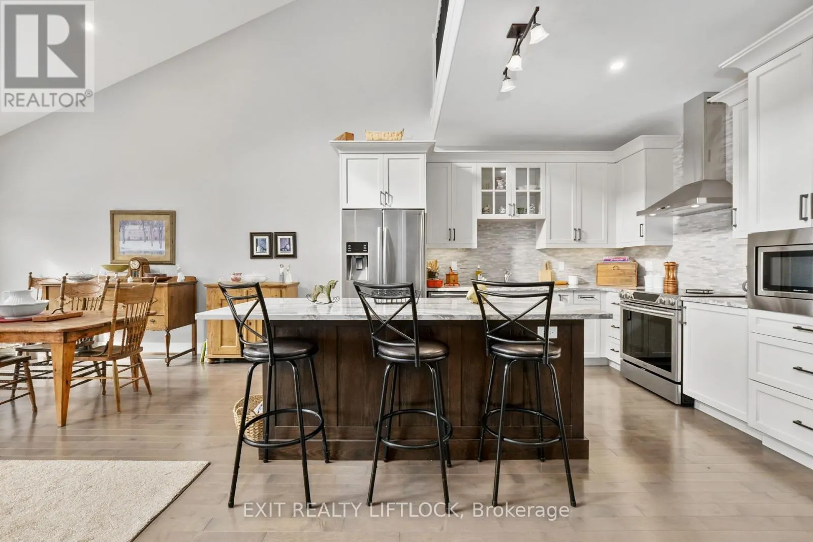10 - 68 BLOSSOM COURT #10