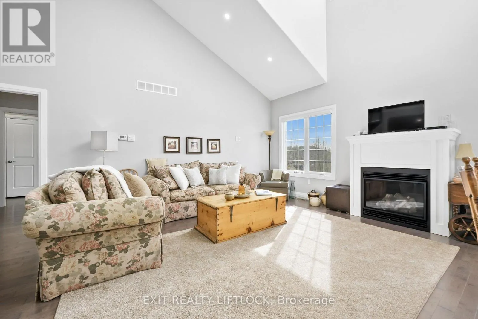 10 - 68 BLOSSOM COURT #10
