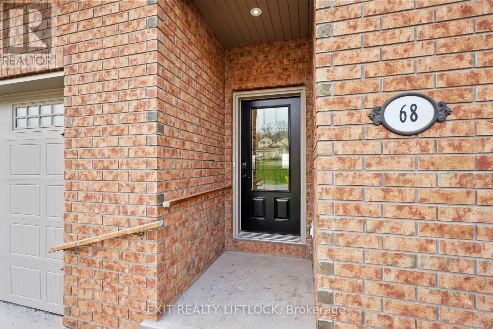 10 - 68 BLOSSOM COURT #10