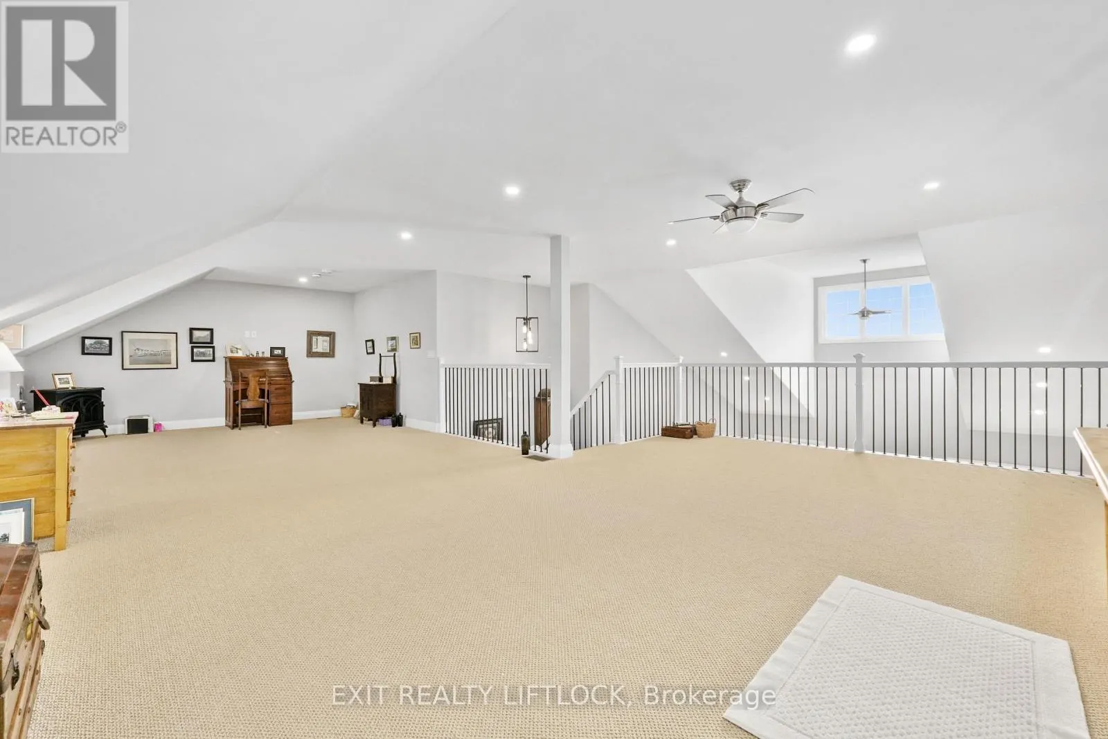 10 - 68 BLOSSOM COURT #10