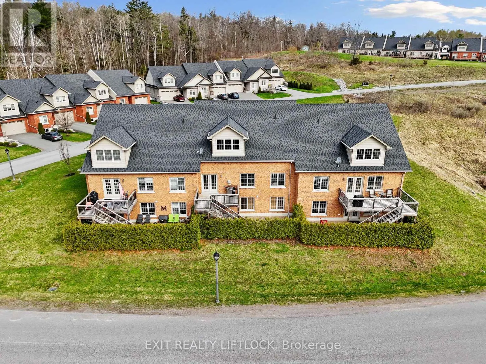 10 - 68 BLOSSOM COURT #10