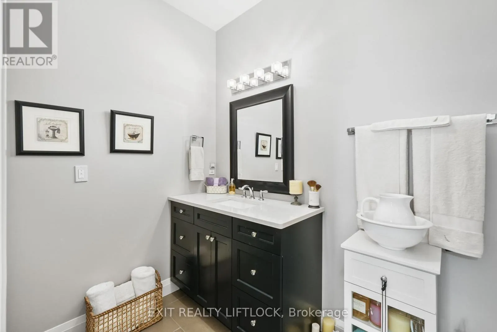 10 - 68 BLOSSOM COURT #10