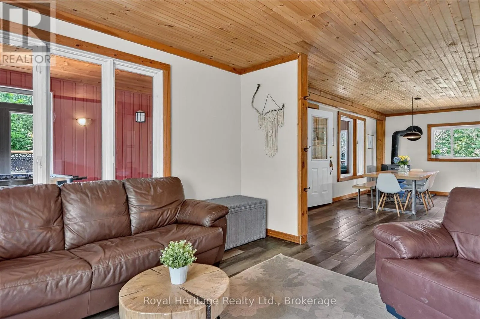 82 KENNEDY DRIVE