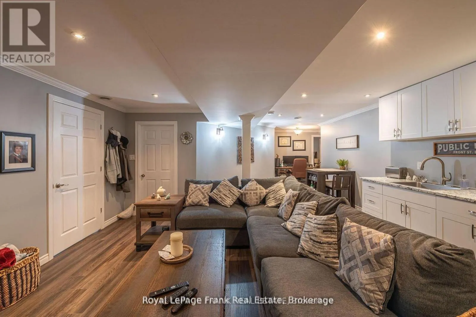 25 LAKELAND AVENUE