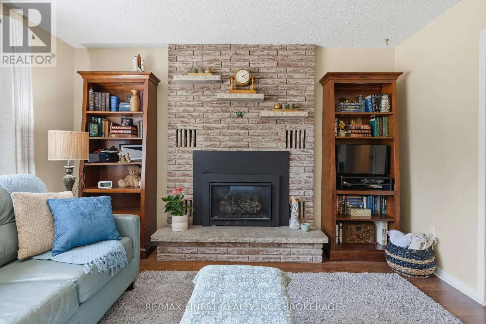 780 CEDARWOOD DRIVE