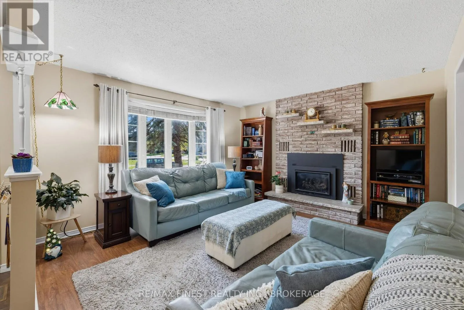 780 CEDARWOOD DRIVE