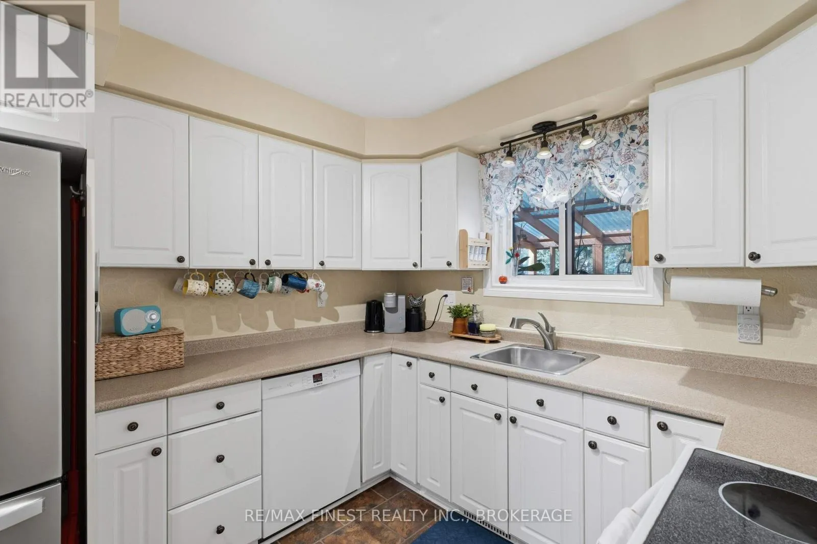 780 CEDARWOOD DRIVE
