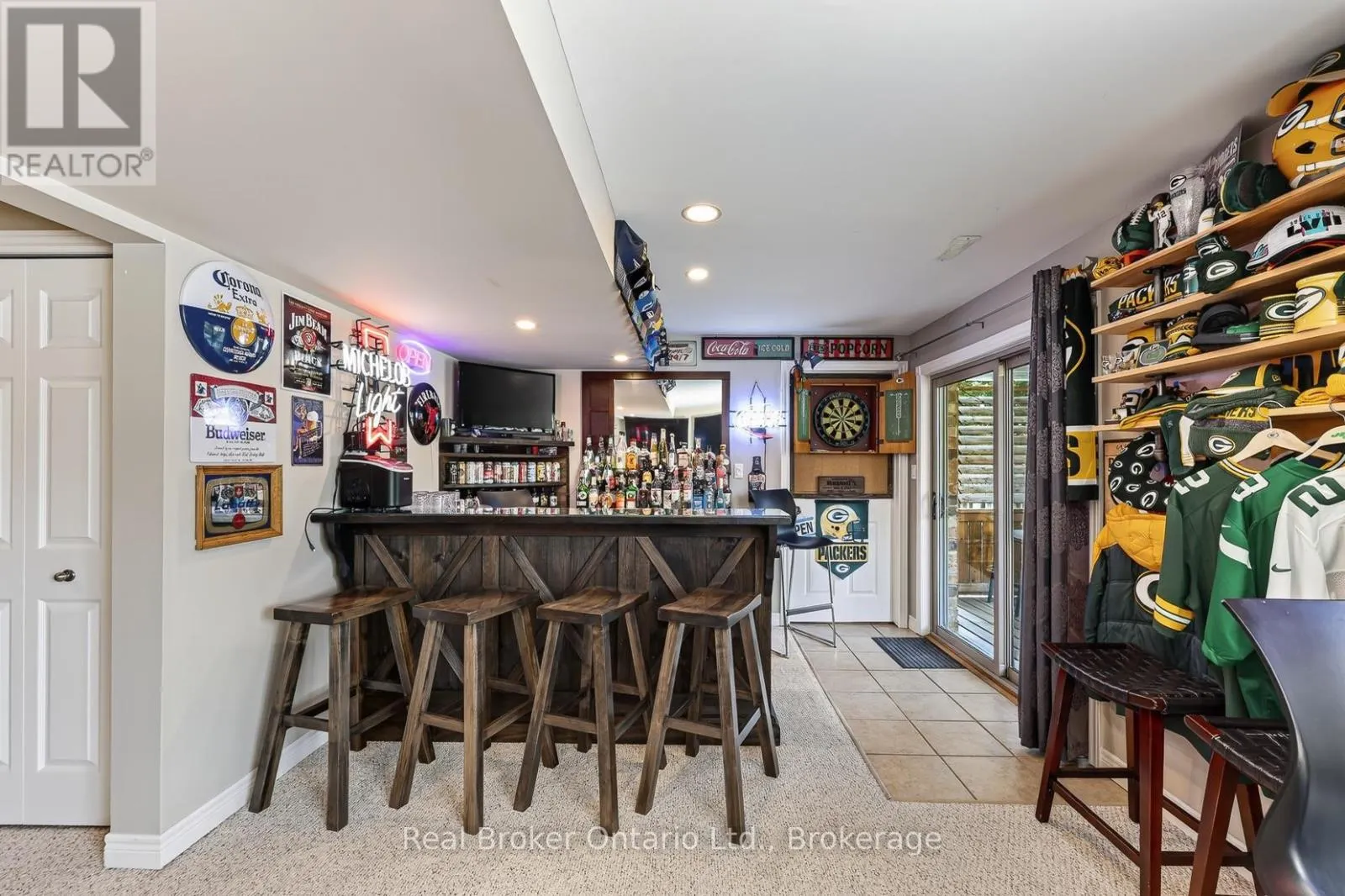 162 KINGFISHER AVENUE