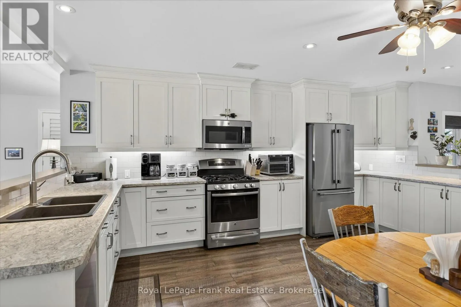 944 BIRCHCLIFF DRIVE