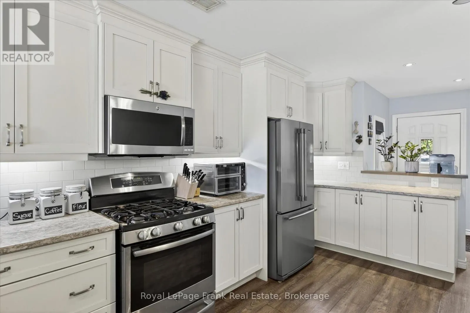 944 BIRCHCLIFF DRIVE