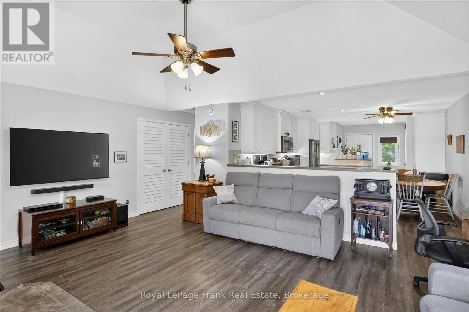 944 BIRCHCLIFF DRIVE