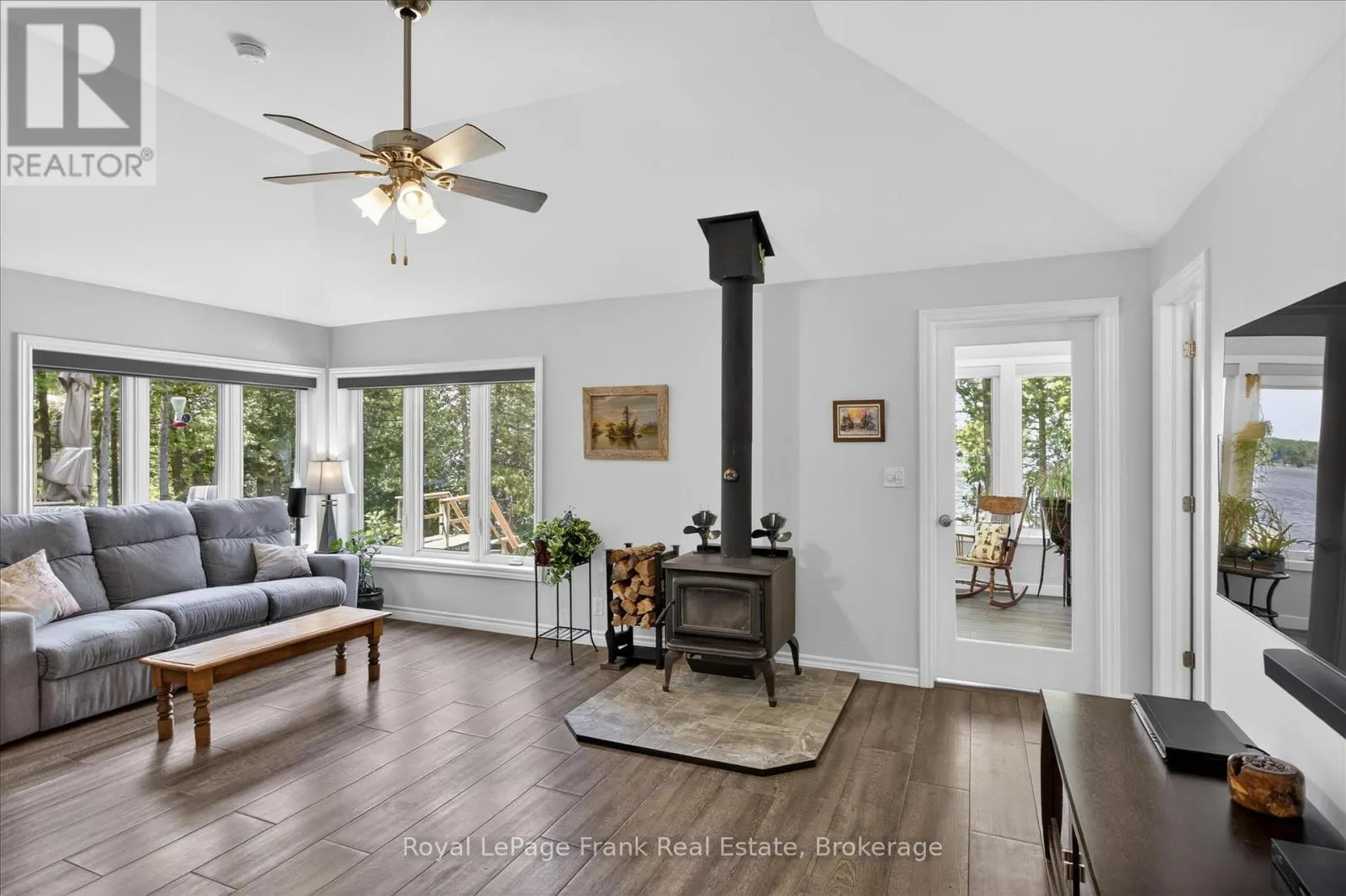 944 BIRCHCLIFF DRIVE