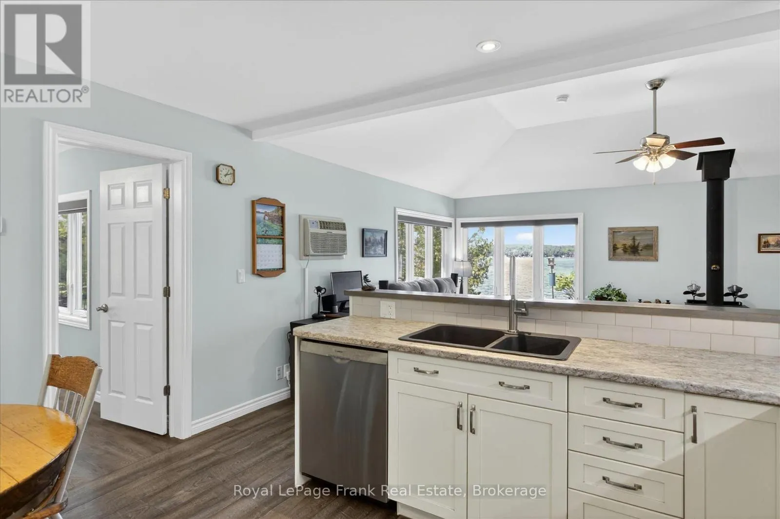 944 BIRCHCLIFF DRIVE