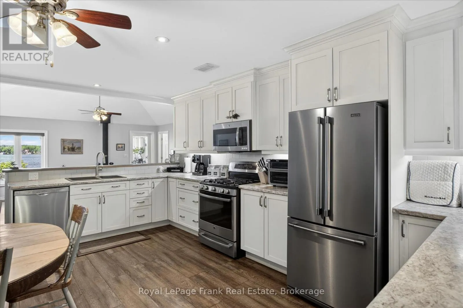 944 BIRCHCLIFF DRIVE