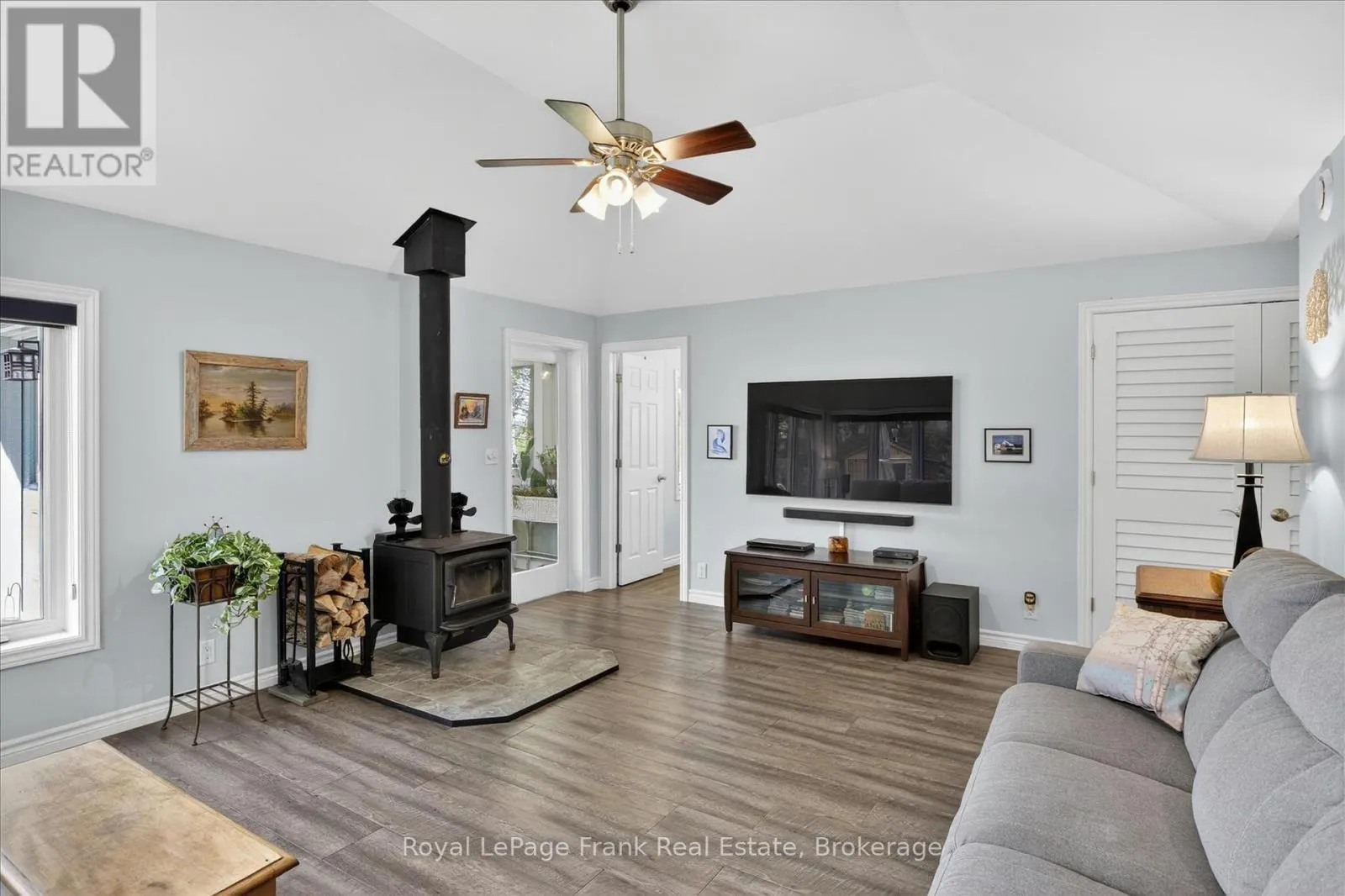 944 BIRCHCLIFF DRIVE