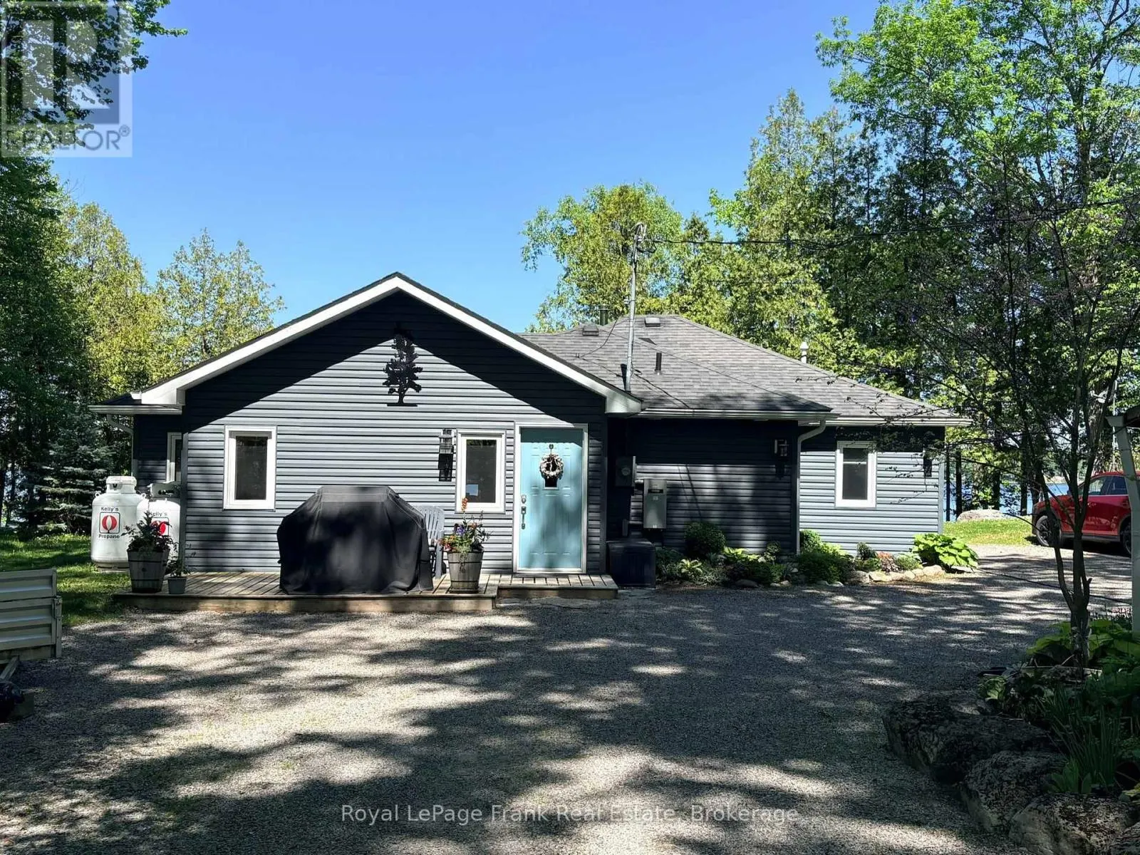 944 BIRCHCLIFF DRIVE