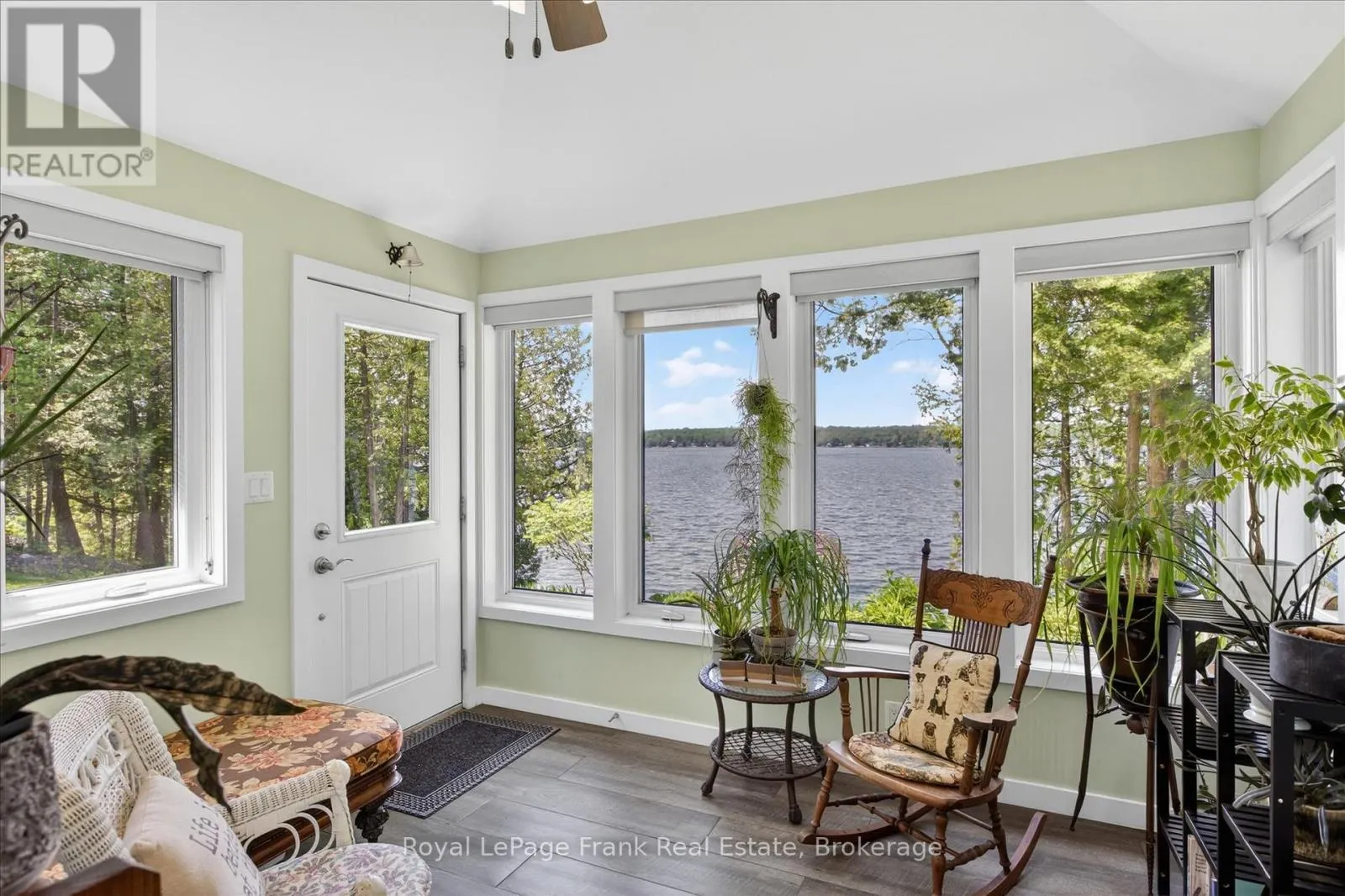 944 BIRCHCLIFF DRIVE