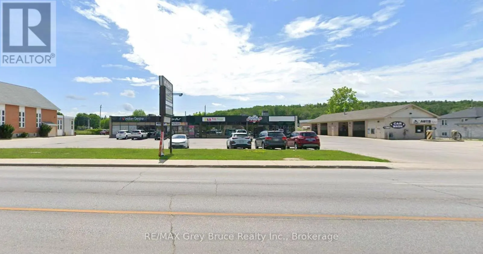4 - 669 10TH STREET W #4