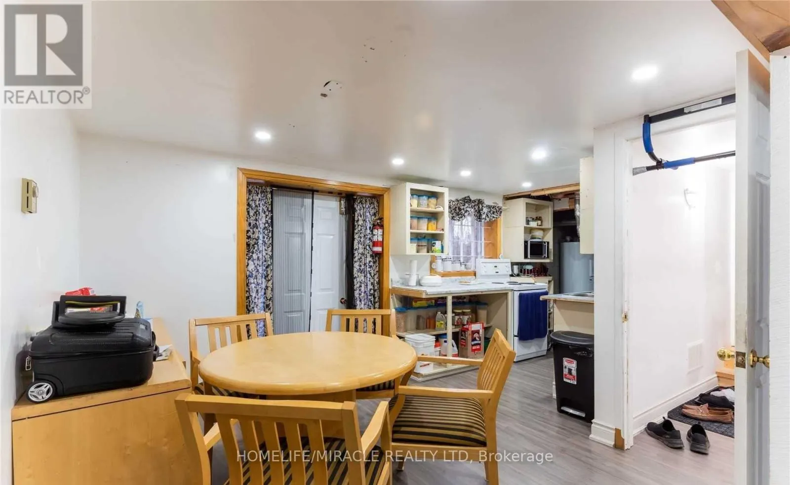 39 SANDY PLAINS ROAD N