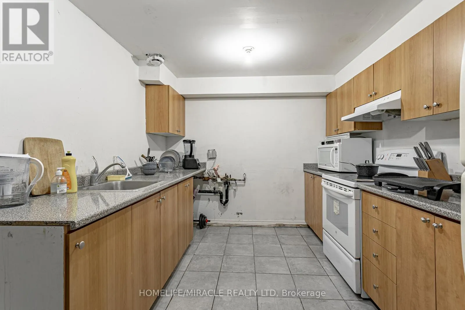 257 DUNDAS STREET N