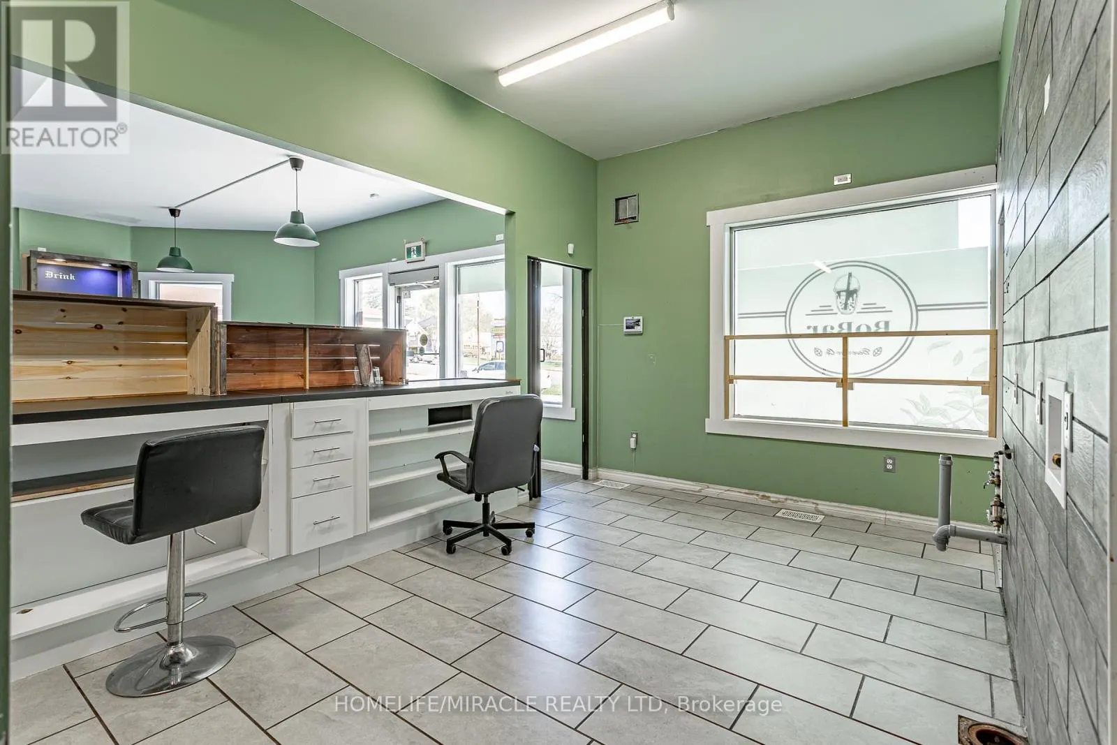 257 DUNDAS STREET N