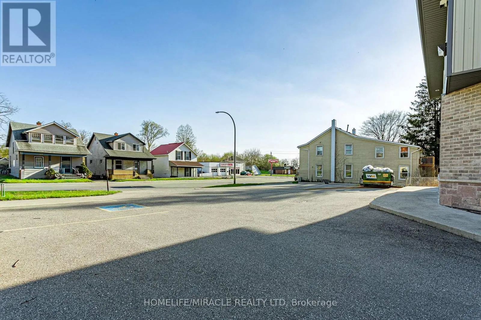 257 DUNDAS STREET N
