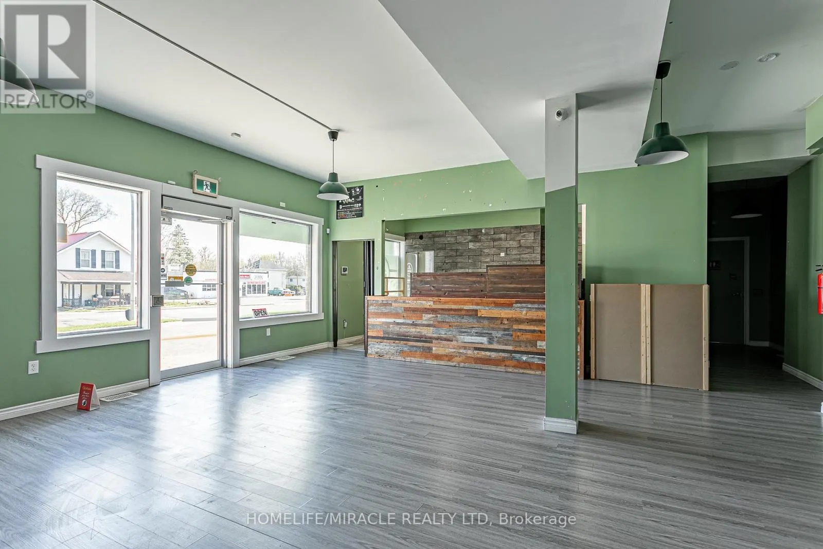 257 DUNDAS STREET N