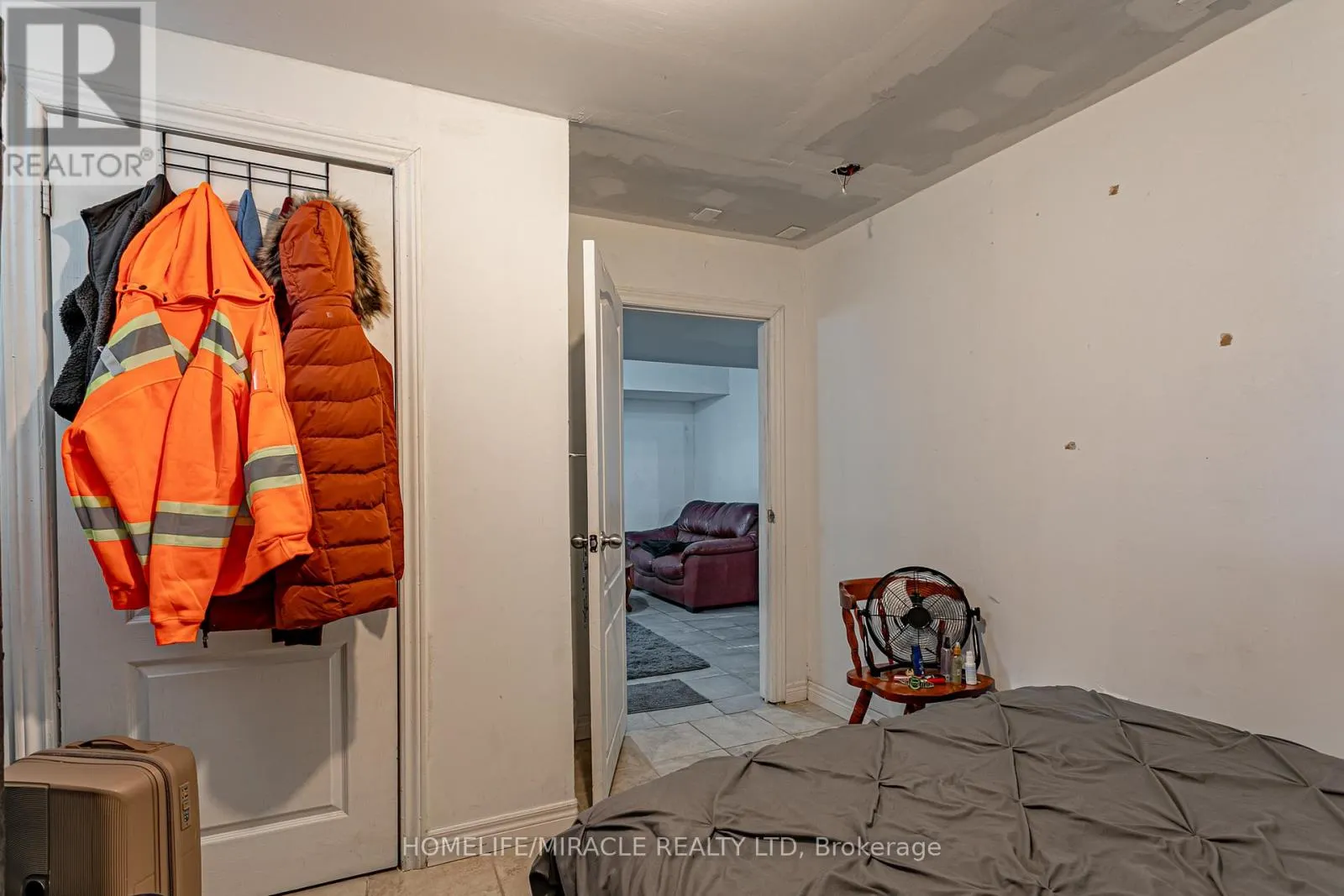 257 DUNDAS STREET N