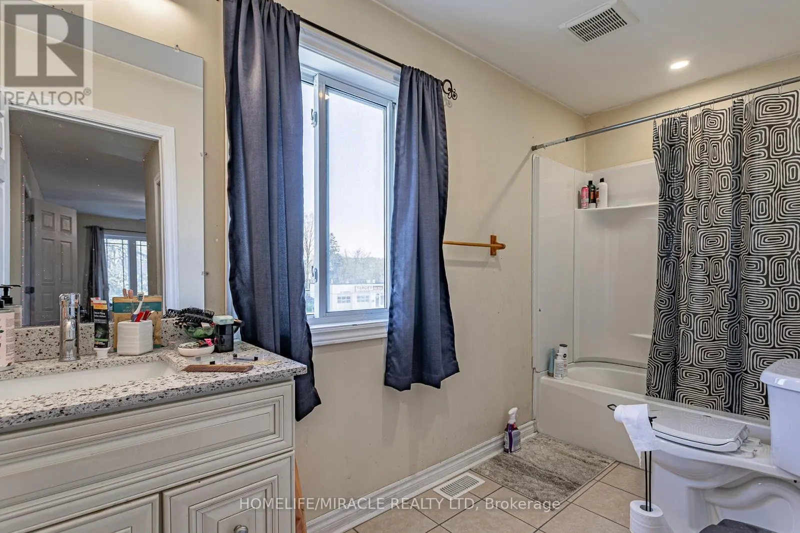 257 DUNDAS STREET N