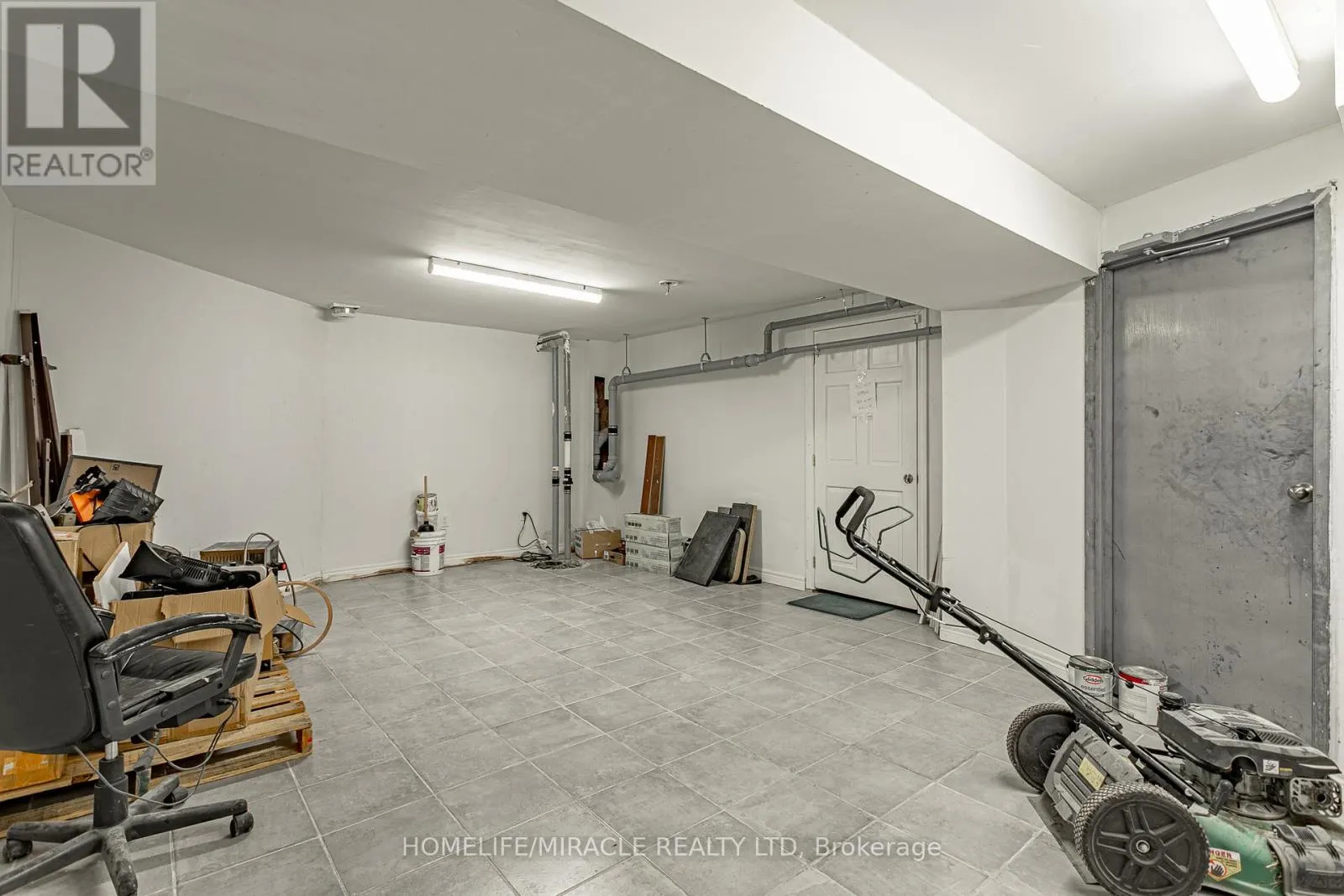 257 DUNDAS STREET N