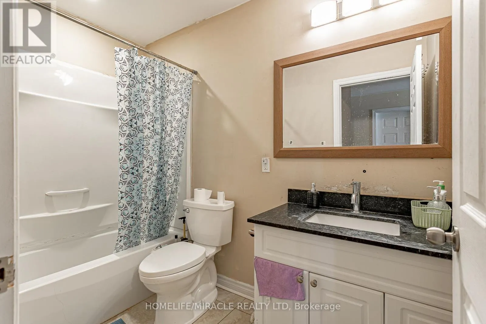 257 DUNDAS STREET N