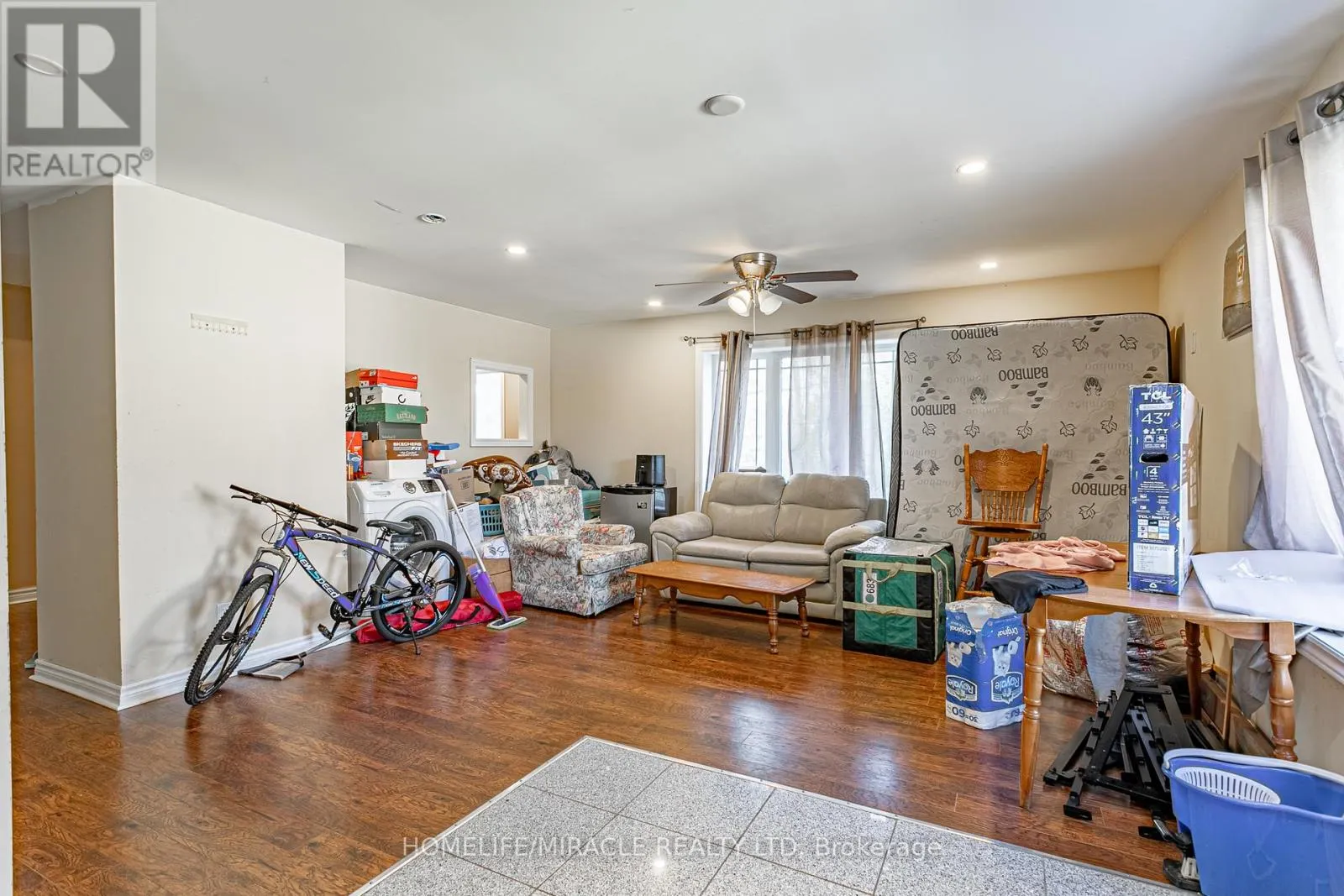 257 DUNDAS STREET N