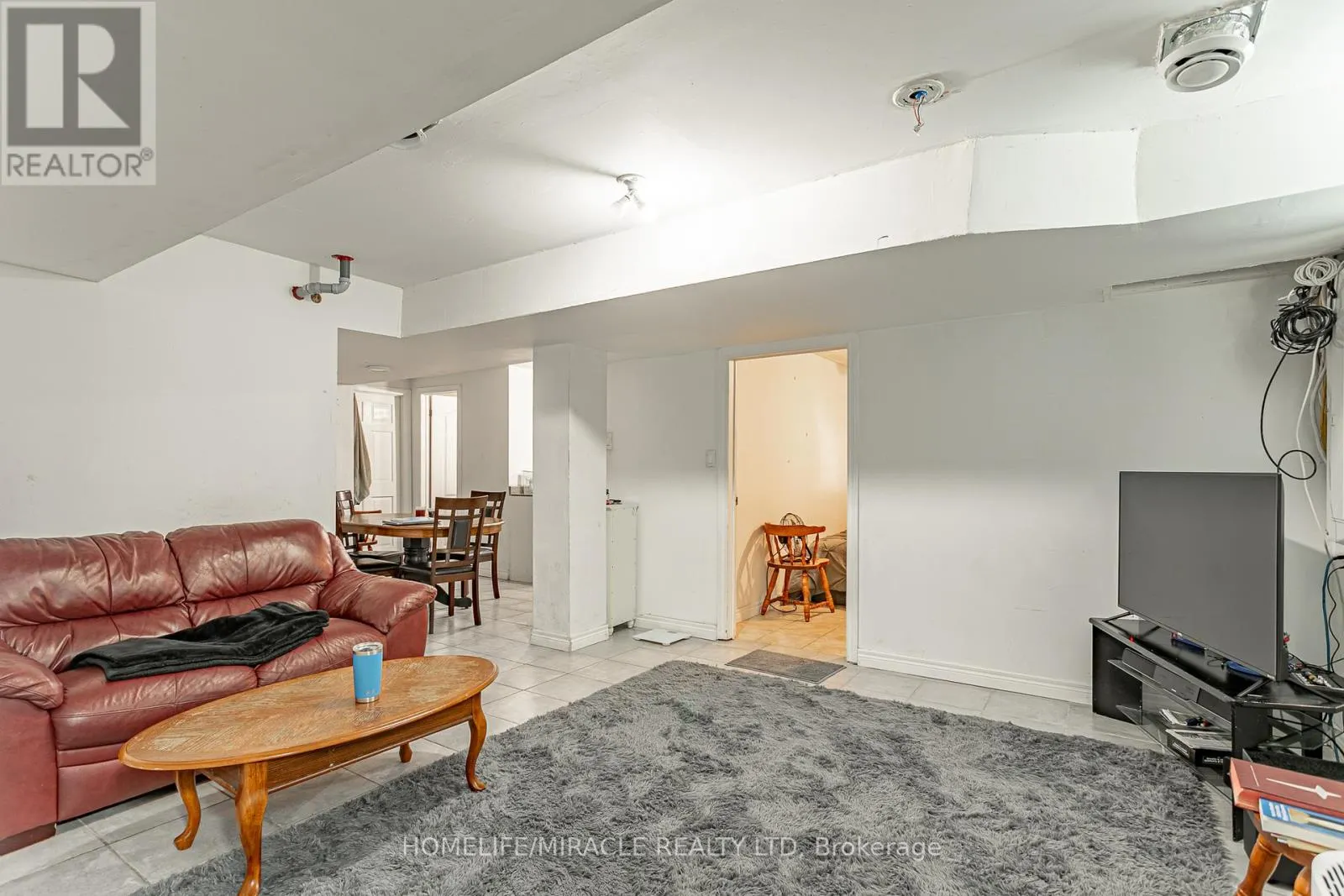257 DUNDAS STREET N