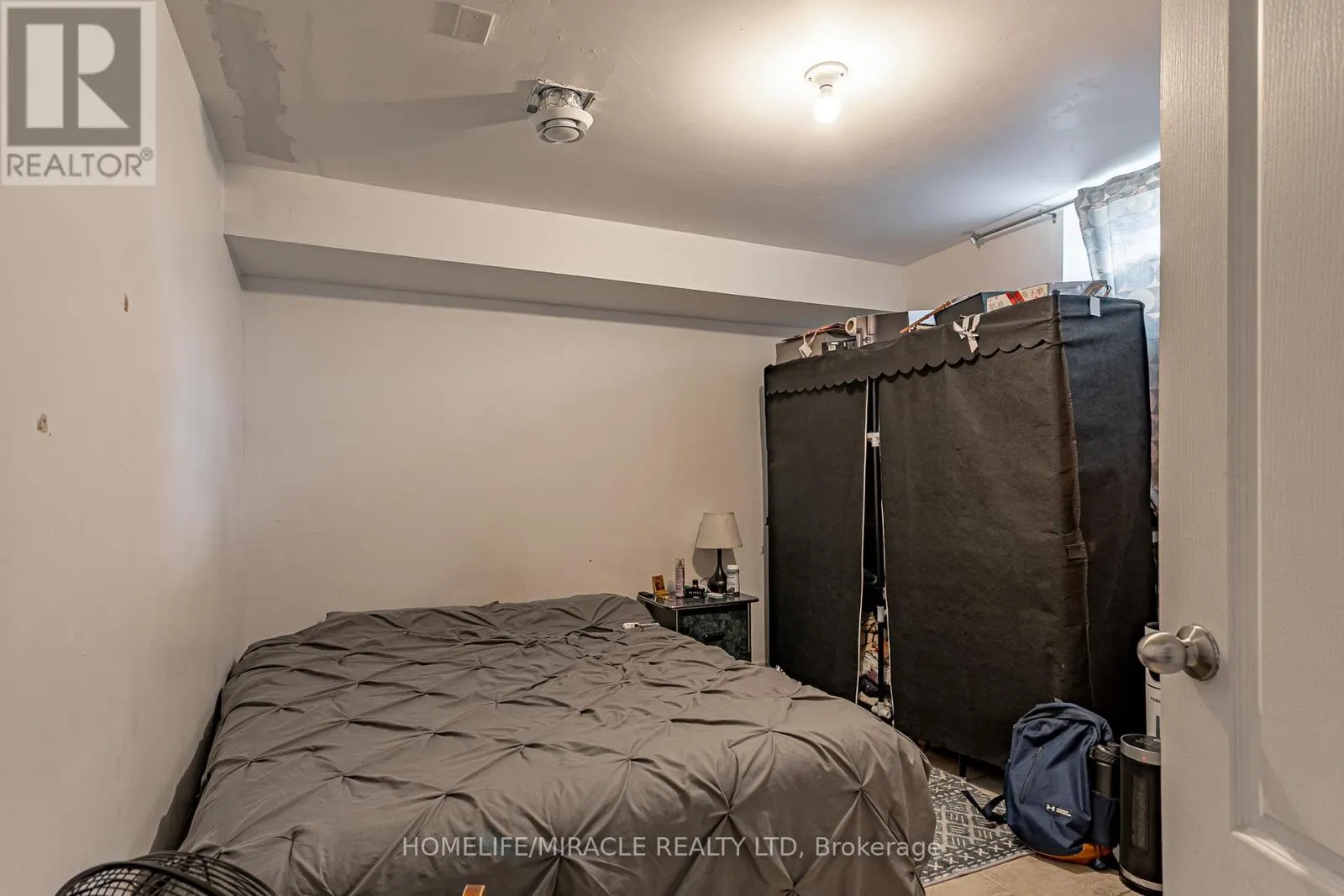 257 DUNDAS STREET N