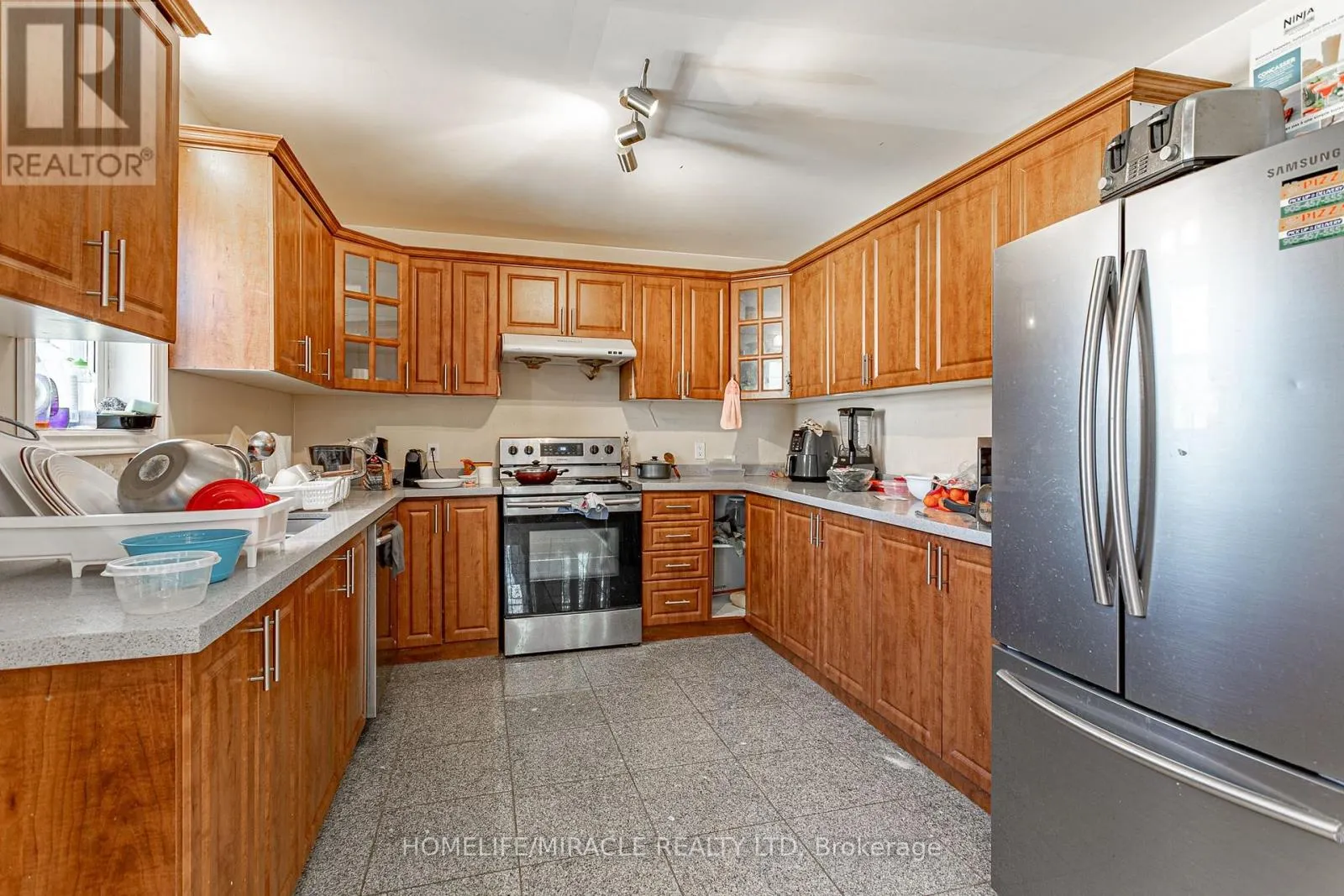 257 DUNDAS STREET N