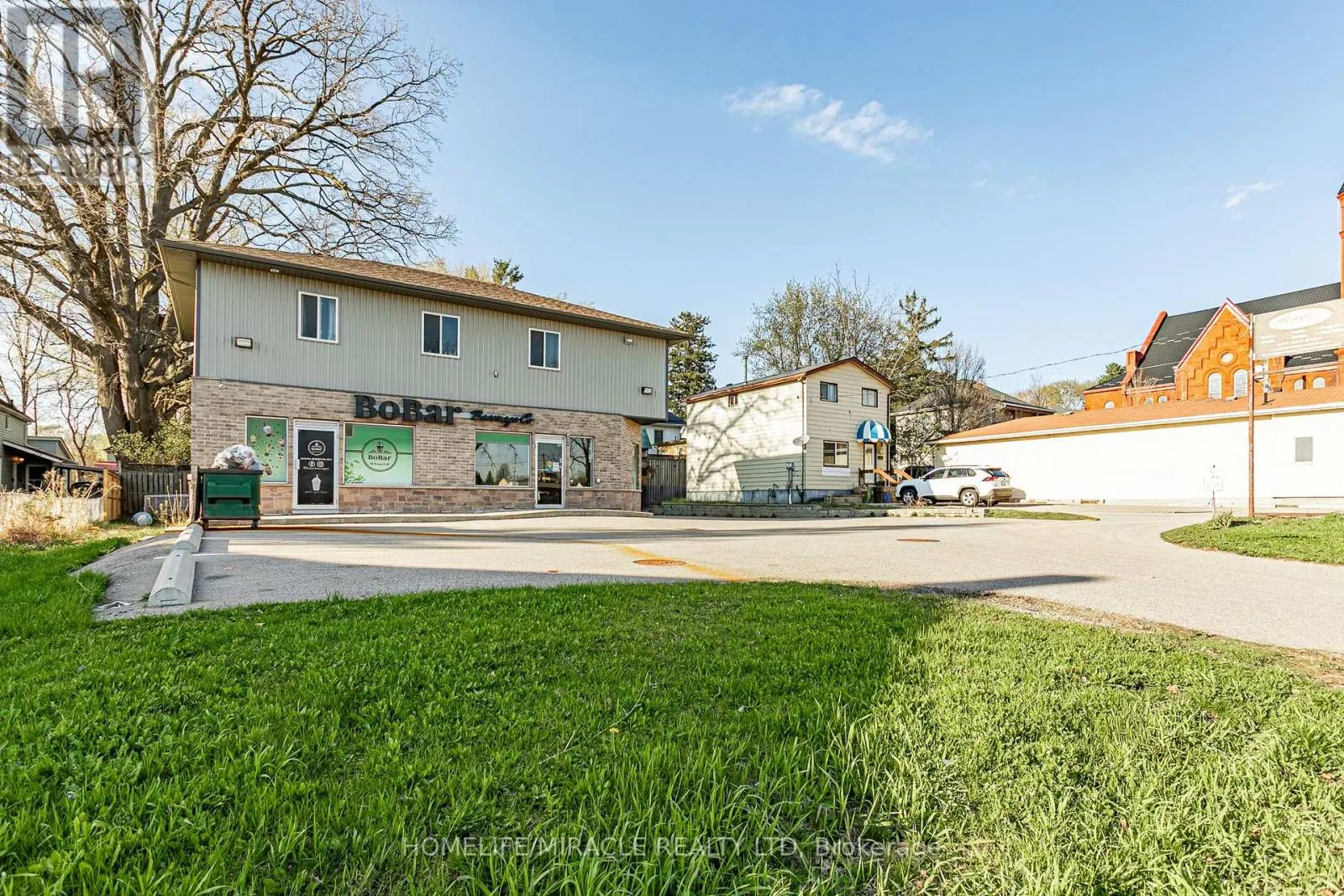 257 DUNDAS STREET N