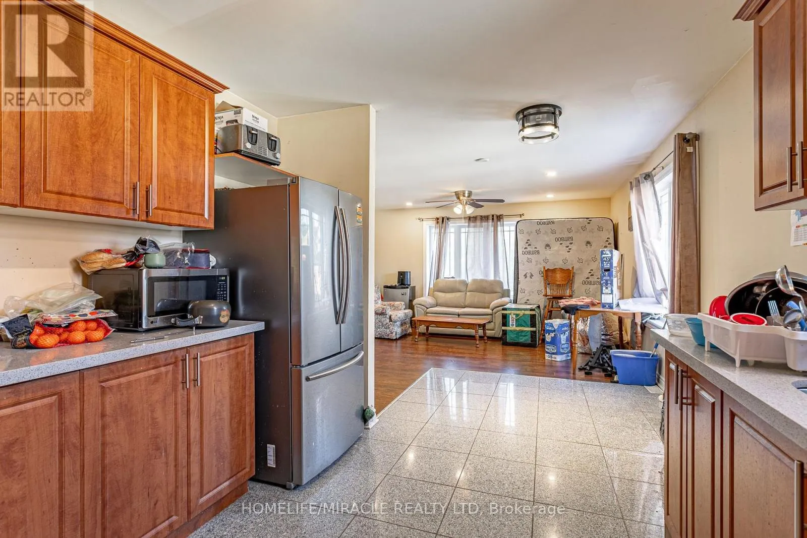 257 DUNDAS STREET N